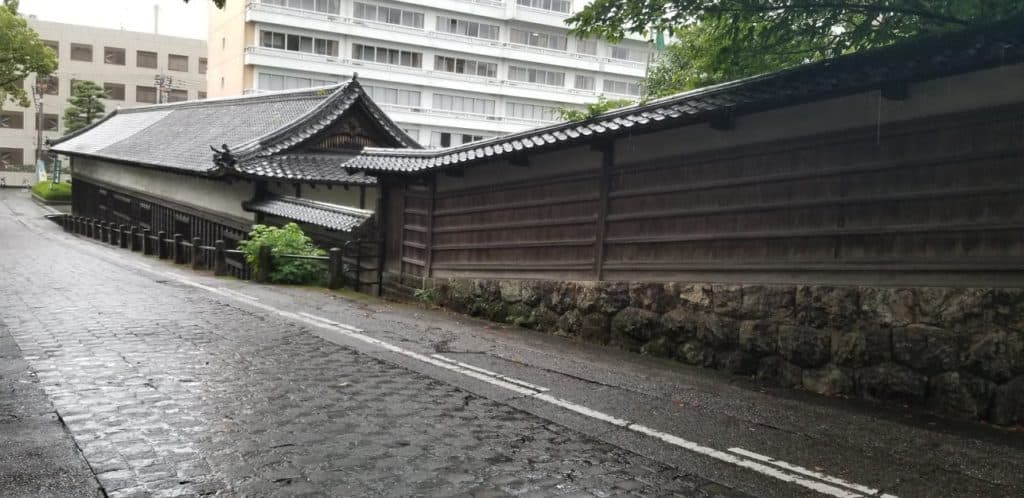 Yamauchi Residence Shimoyashiki Nagaya Exhibition Hall (旧山内家下屋敷長屋展示館). A Shimoyashiki is the "suburban" residence of the daimyo or lord. Remember, three palaces were not enough!