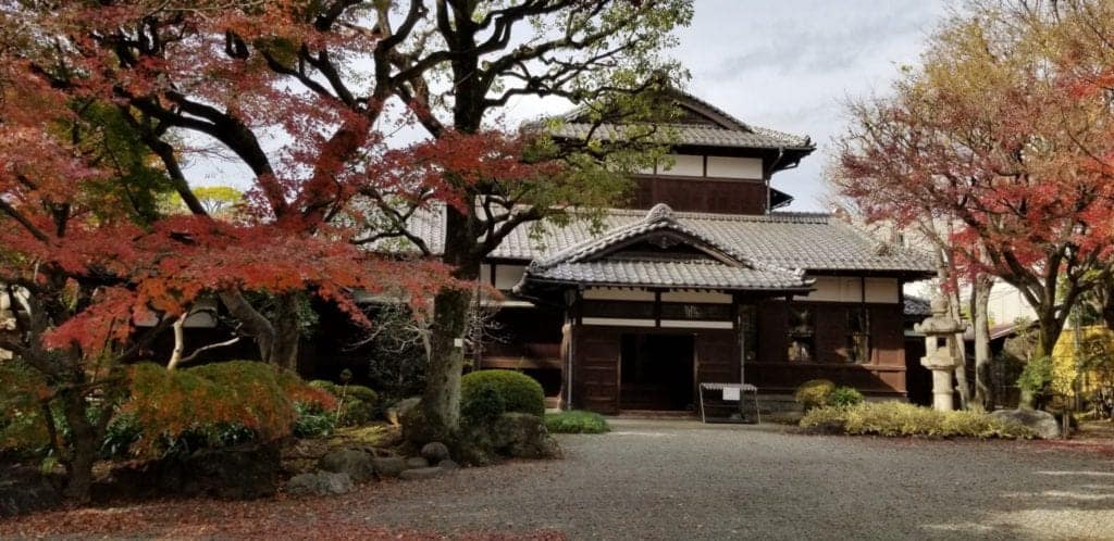 Kyu Asakura House from the front with fall foliage