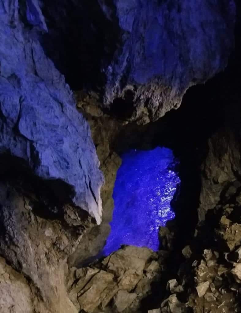 Ryusendo Cave 龍泉洞 Lake and it's deep Dragon Blue color